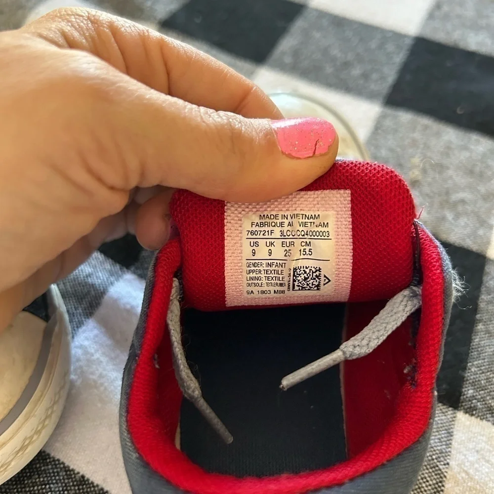 Slip on little boy, converse, size 9